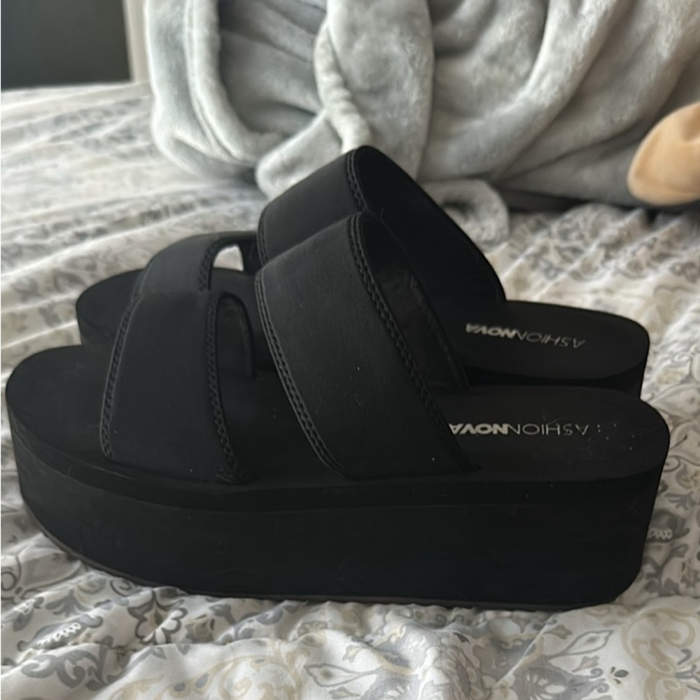 PLATFORM SANDALS FASHION NOVA!